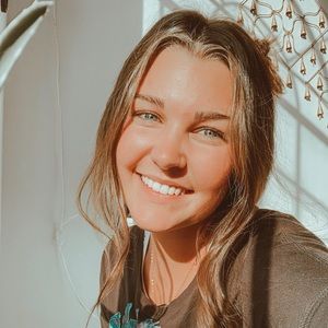 Meet your Posher, April
